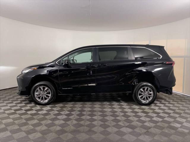 2023 Toyota Sienna LE