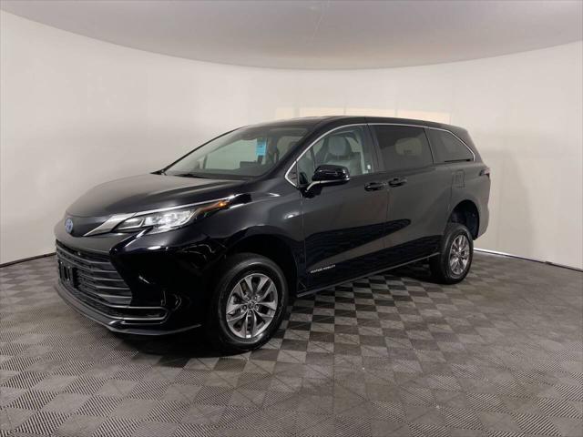 2023 Toyota Sienna LE