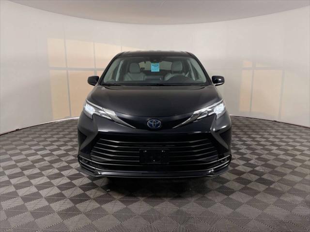 2023 Toyota Sienna LE
