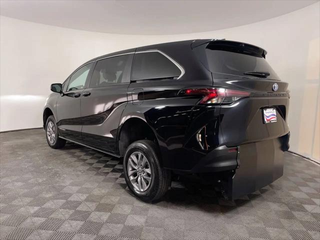 2023 Toyota Sienna LE