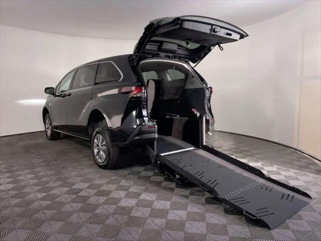 2023 Toyota Sienna LE