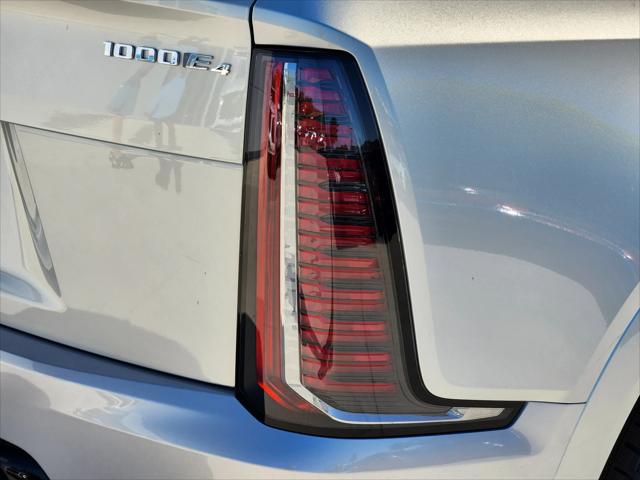 2025 Cadillac Escalade Luxury 2