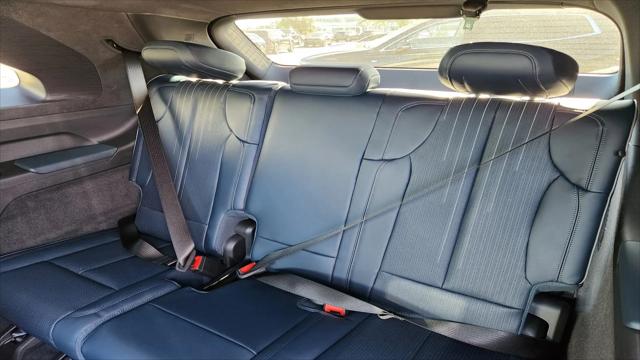 2025 Cadillac Escalade Luxury 2
