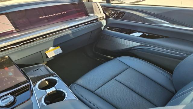 2025 Cadillac Escalade Luxury 2