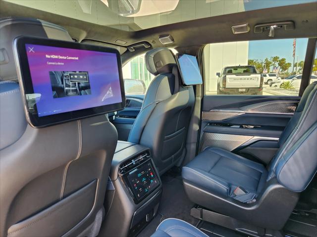 2025 Cadillac Escalade Luxury 2