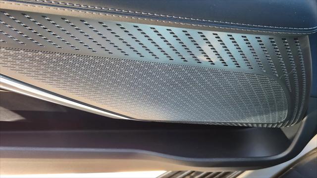 2025 Cadillac Escalade Luxury 2