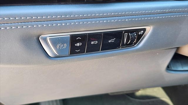 2025 Cadillac Escalade Luxury 2