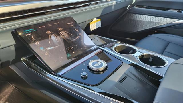 2025 Cadillac Escalade Luxury 2