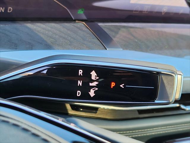2025 Cadillac Escalade Luxury 2
