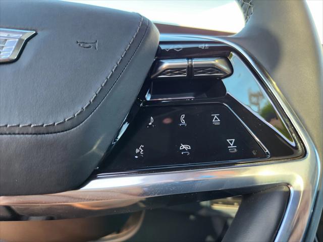 2025 Cadillac Escalade Luxury 2