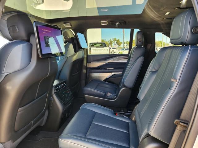2025 Cadillac Escalade Luxury 2