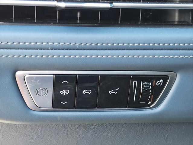 2025 Cadillac Escalade Sport 2