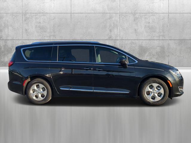 2017 Chrysler Pacifica Touring-L Plus