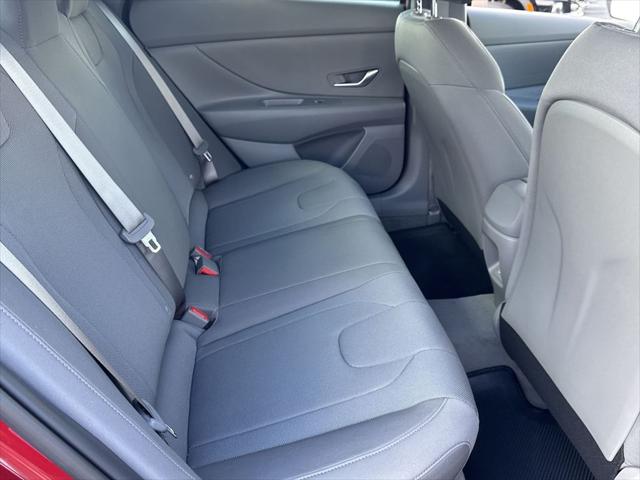 2025 Hyundai Elantra SE