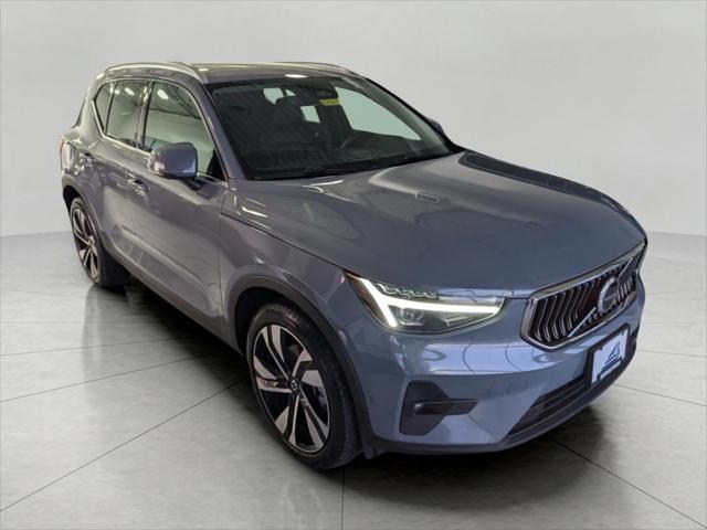 2023 Volvo XC40 B5 Ultimate Bright Theme