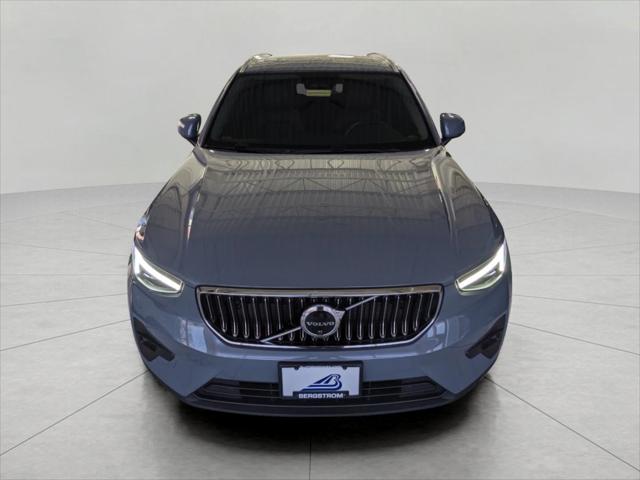 2023 Volvo XC40 B5 Ultimate Bright Theme