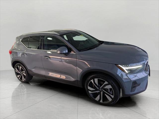 2023 Volvo XC40 B5 Ultimate Bright Theme