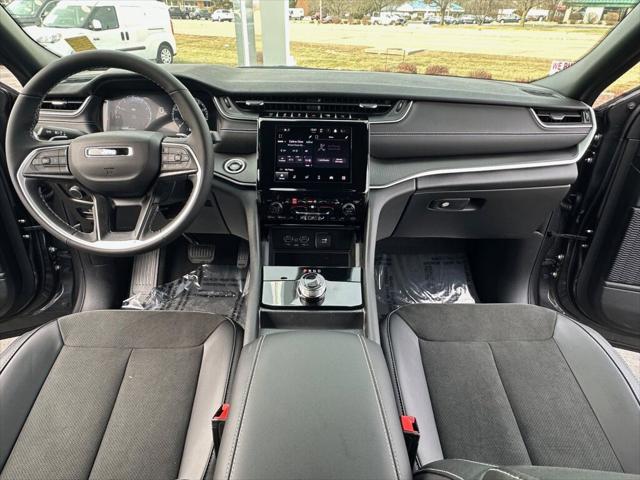 2025 Jeep Grand Cherokee GRAND CHEROKEE L ALTITUDE 4X4