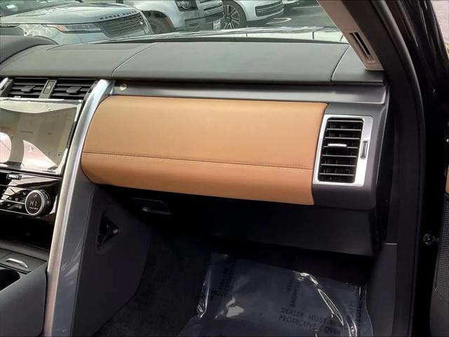 2025 Land Rover Discovery P360 Metropolitan Edition