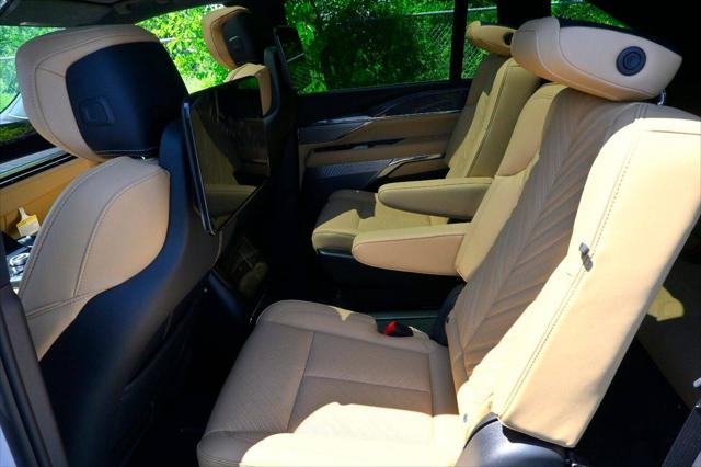 2025 Cadillac Escalade Luxury 2