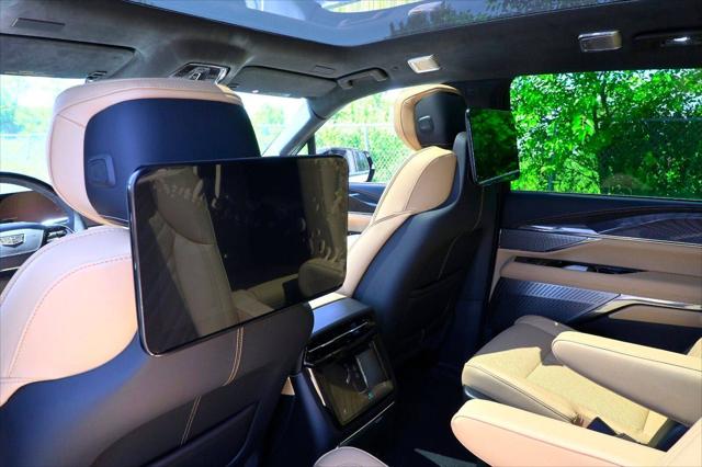 2025 Cadillac Escalade Luxury 2