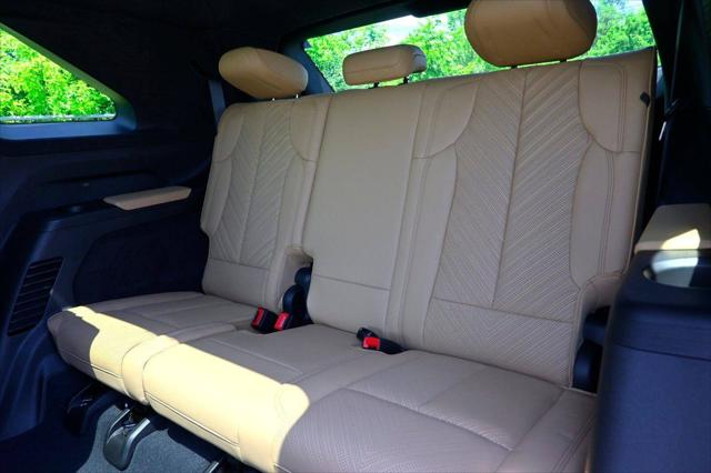 2025 Cadillac Escalade Luxury 2