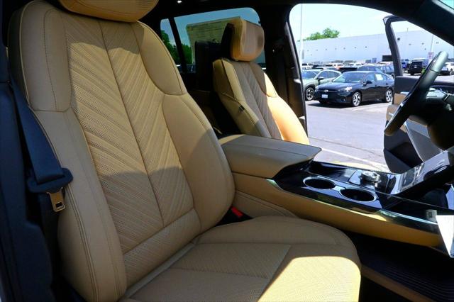 2025 Cadillac Escalade Luxury 2