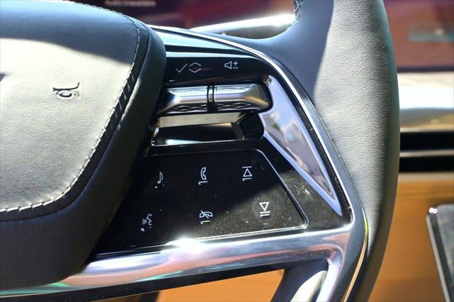 2025 Cadillac Escalade Luxury 2