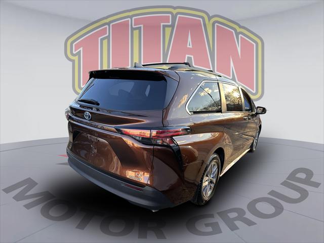 2022 Toyota Sienna LE [1]