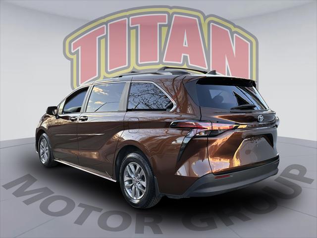 2022 Toyota Sienna LE [3]