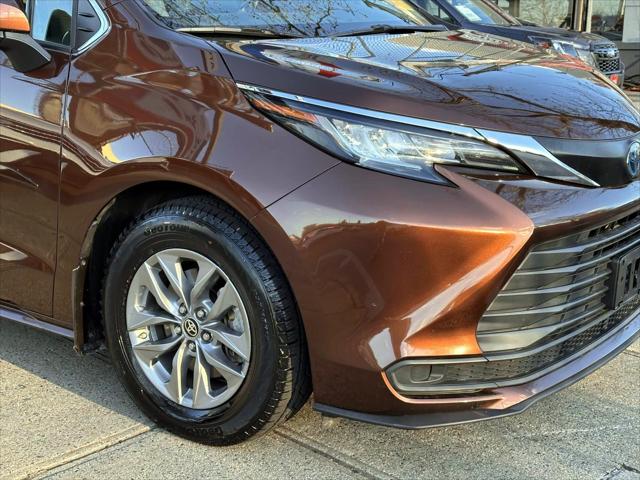 2022 Toyota Sienna LE [6]