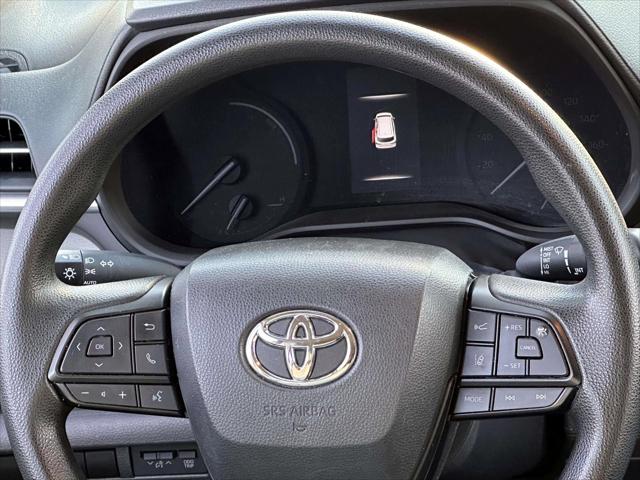 2022 Toyota Sienna LE [16]