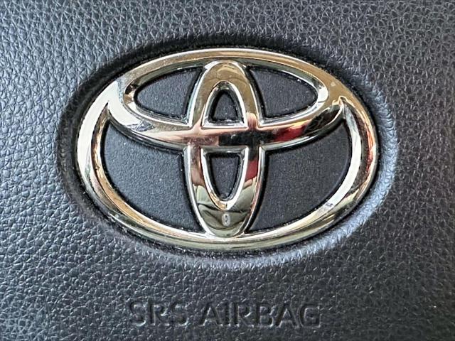 2022 Toyota Sienna LE [23]