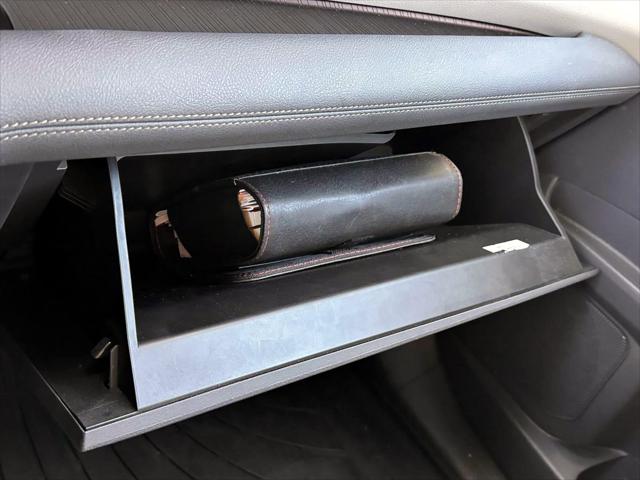 2022 Toyota Sienna LE [25]