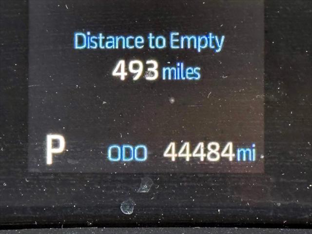 2022 Toyota Sienna LE [28]