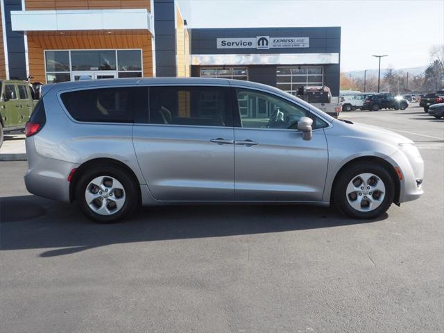 2017 Chrysler Pacifica Hybrid Touring Plus