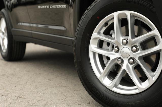 2025 Jeep Grand Cherokee GRAND CHEROKEE LAREDO X 4X4