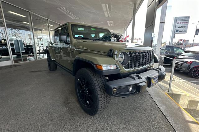 2025 Jeep Gladiator GLADIATOR NIGHTHAWK 4X4