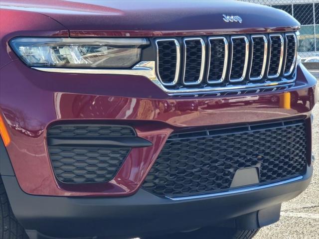 2025 Jeep Grand Cherokee GRAND CHEROKEE LAREDO X 4X4