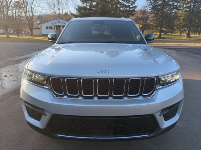 2025 Jeep Grand Cherokee GRAND CHEROKEE LAREDO X 4X4