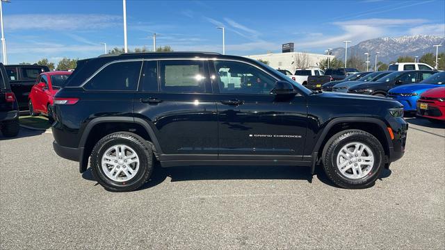 2025 Jeep Grand Cherokee GRAND CHEROKEE LAREDO 4X2