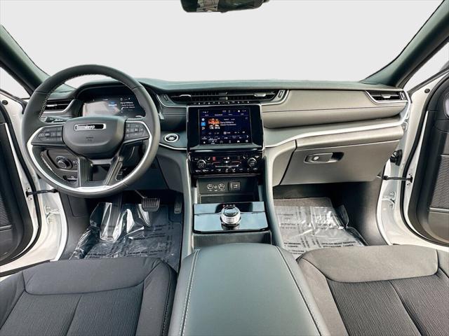 2025 Jeep Grand Cherokee GRAND CHEROKEE LAREDO X 4X4