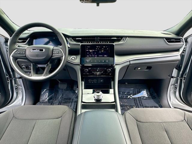 2025 Jeep Grand Cherokee GRAND CHEROKEE LAREDO X 4X4