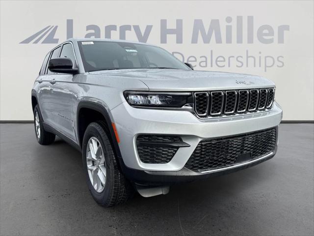 2025 Jeep Grand Cherokee GRAND CHEROKEE LAREDO X 4X4