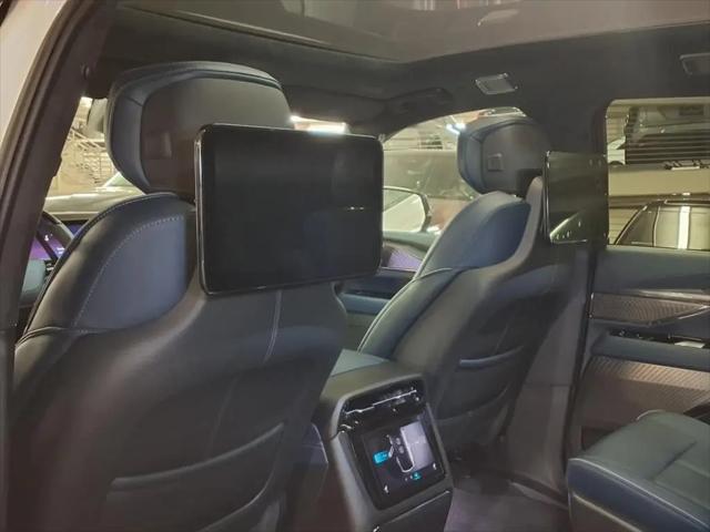 2025 Cadillac Escalade Sport 2