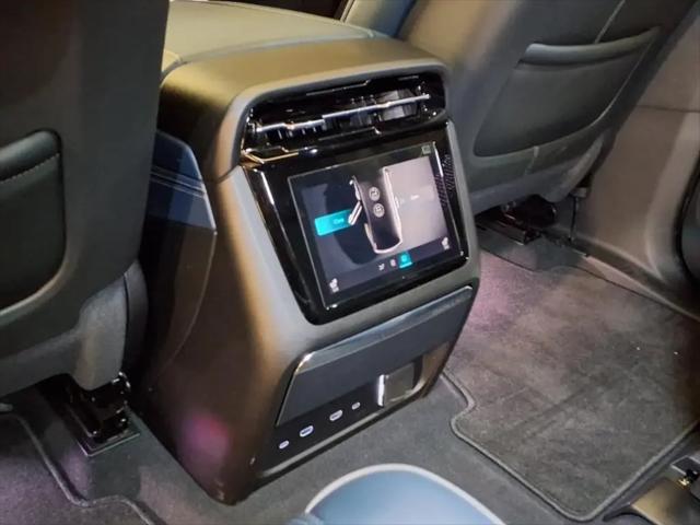2025 Cadillac Escalade Sport 2