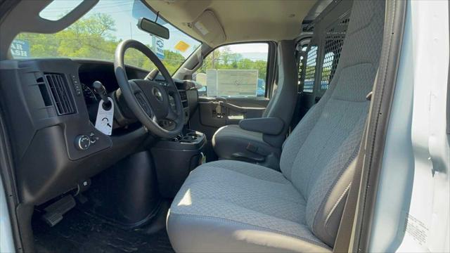 2025 Chevrolet Express Cargo Van RWD 2500 Regular Wheelbase WT