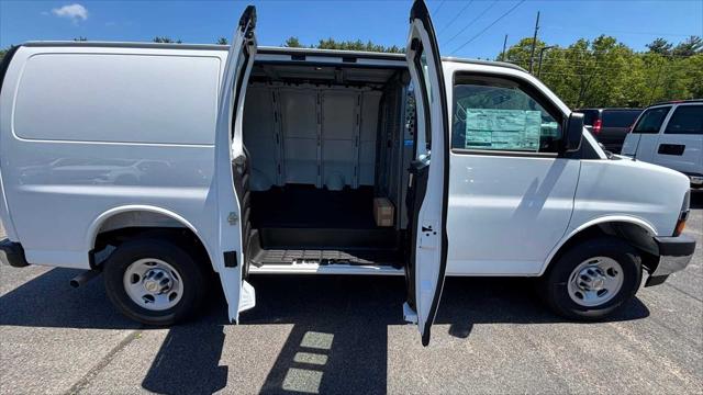 2025 Chevrolet Express Cargo Van RWD 2500 Regular Wheelbase WT