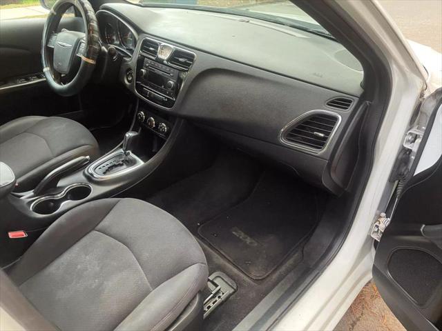 2014 Chrysler 200 LX