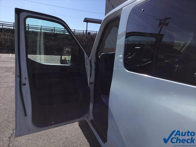 2015 Nissan 3500 SV V8